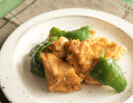 Stir-fried torn green pepper and tofu with sesame miso