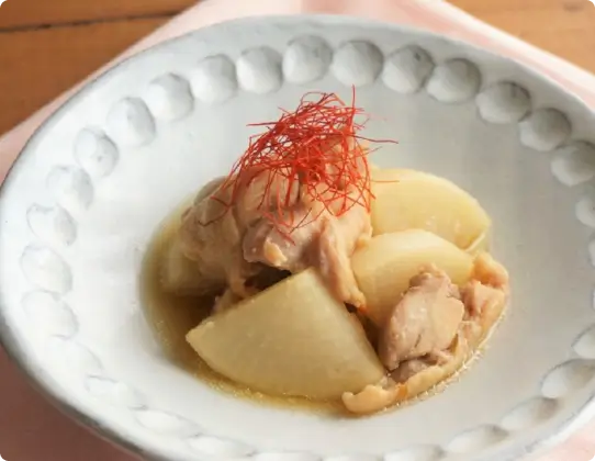 Stewed radish and chicken thighs